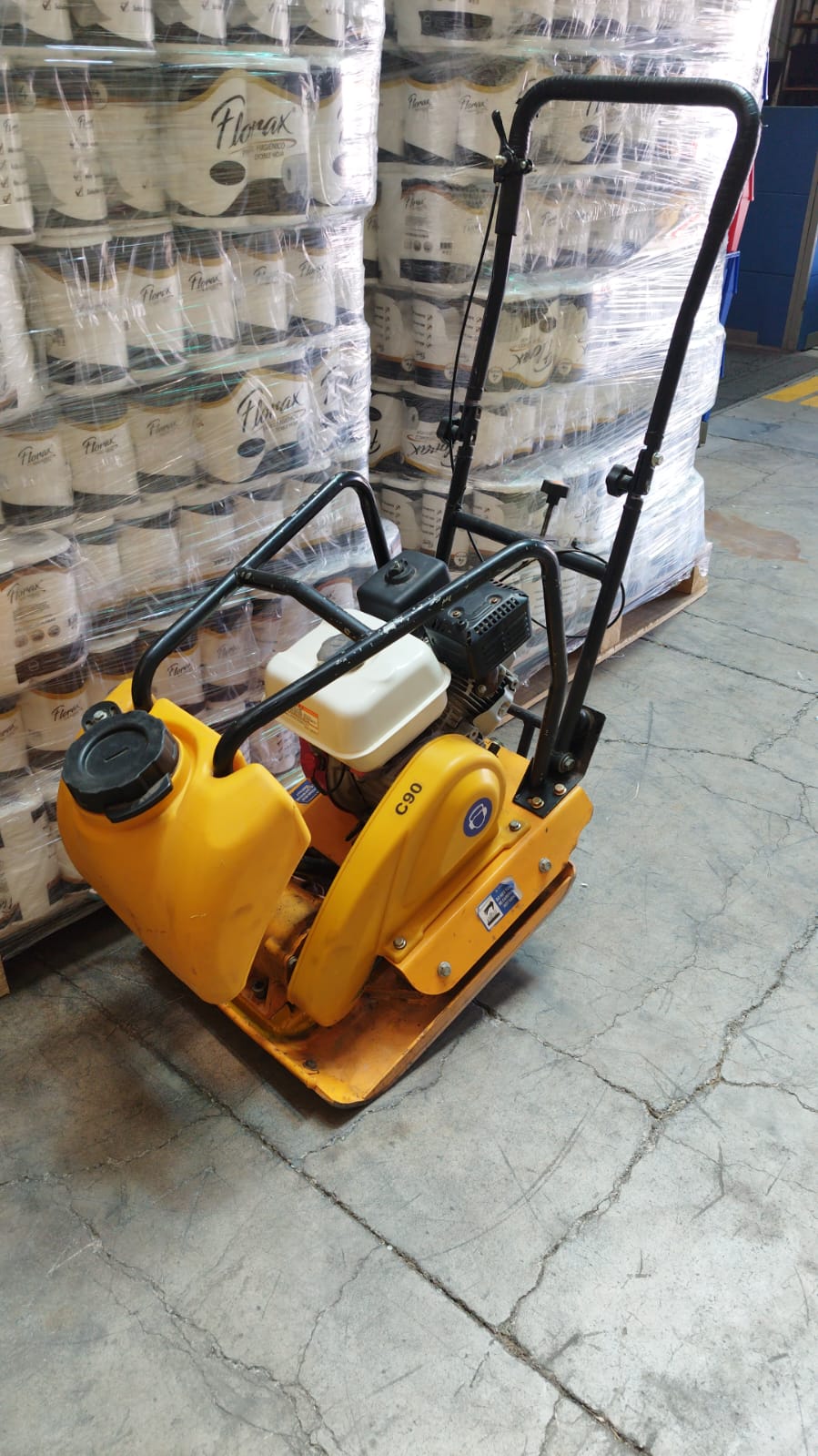 PLACA COMPACTADORA MOTOR HONDA, USADA PERO EXCELENTE ESTADO