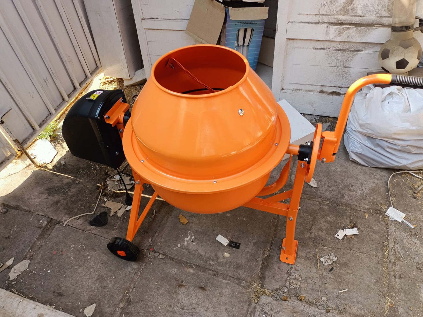 Betonera 63 litros 0,35 HP